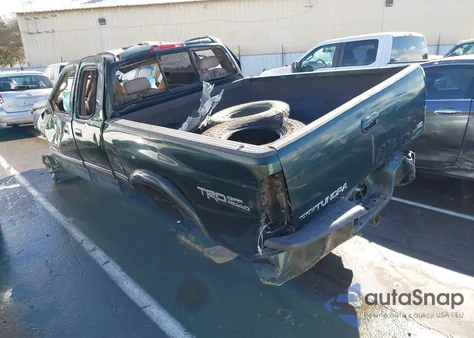 2002 Toyota Tundra Ltd V8 z USA, uszkodzony, nr VIN 5TBRT38102S282484